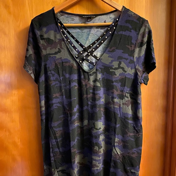 Rock & Republic Tops - Rick & Republic Camo-NWOT